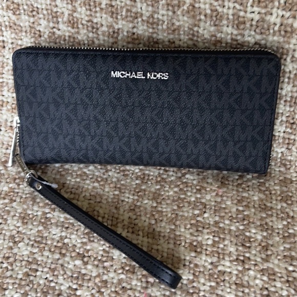 Michael Kors Jet Set Travel Large Travel CONTINENTAL Wristlet-Wallet - Picture 5 of 16